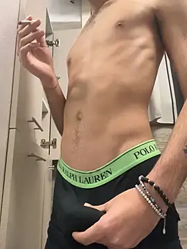 Snapshot of LukonPorn chatting on March 2025 06:22:01 PM LukonPorn online show from March 2025 06:22:01 PM