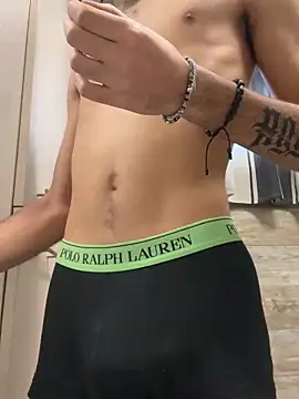 Snapshot of LukonPorn chatting on March 2025 09:35:02 AM LukonPorn online show from March 2025 09:35:02 AM