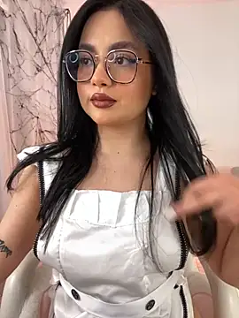 Snapshot of montmariana chatting on October 2025 01:47:01 AM montmariana online show from October 2025 01:47:01 AM