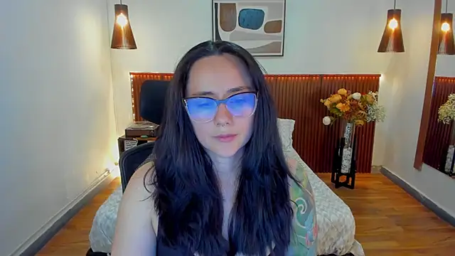 Snapshot of KatherineBond chatting on May 2026 06:46:01 PM KatherineBond online show from May 2026 06:46:01 PM