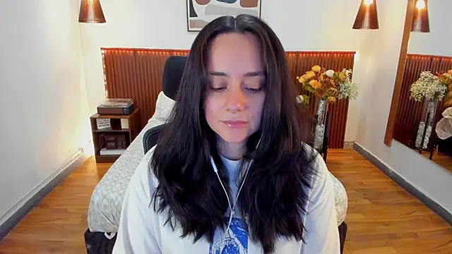 Snapshot of KatherineBond chatting on May 2026 07:20:02 PM KatherineBond online show from May 2026 07:20:02 PM