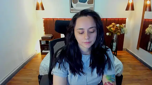 Snapshot of KatherineBond chatting on May 2026 04:57:04 PM KatherineBond online show from May 2026 04:57:04 PM