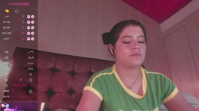 Snapshot of Sofi_Blossom chatting on February 2025 11:48:01 PM Sofi Blossom online show from February 2025 11:48:01 PM