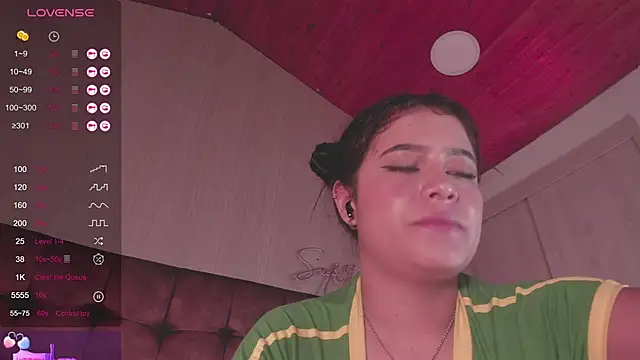Snapshot of Sofi_Blossom chatting on February 2025 02:48:02 AM Sofi Blossom online show from February 2025 02:48:02 AM