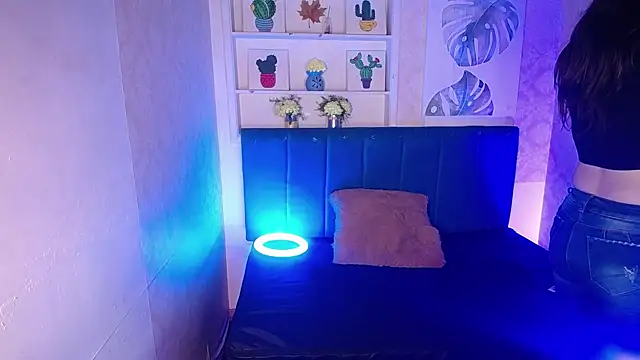 AnnaliOlsenX online show from February 2025 01:50:01 PM