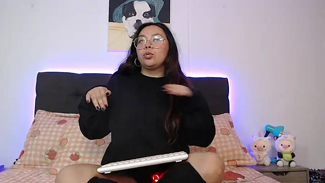 Peach-Lawrence online show from December 2024 09:56:01 PM