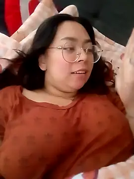 Peach-Lawrence online show from December 2024 05:43:01 PM