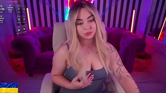 SusieWood online show from April 2026 08:10:01 PM