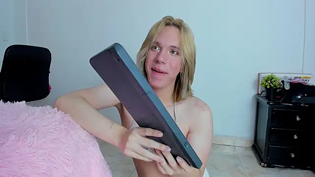 Snapshot of _Little_angel69 chatting on December 2024 05:21:01 PM  Little angel69 online show from December 2024 05:21:01 PM