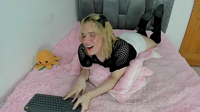 Snapshot of _Little_angel69 chatting on February 2025 04:53:01 PM  Little angel69 online show from February 2025 04:53:01 PM