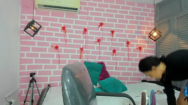 emy 0 online show from March 2025 08:37:02 PM