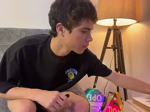 Snapshot of MyLatinHotBoys chatting on January 2025 01:37:02 AM MyLatinHotBoys online show from January 2025 01:37:02 AM