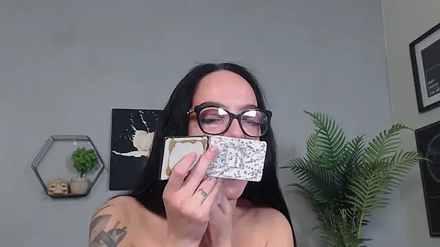 Snapshot of IzabelllNoir chatting on April 2026 05:47:02 AM IzabelllNoir online show from April 2026 05:47:02 AM