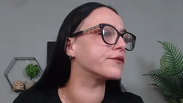 Snapshot of IzabelllNoir chatting on May 2026 09:04:01 AM IzabelllNoir online show from May 2026 09:04:01 AM