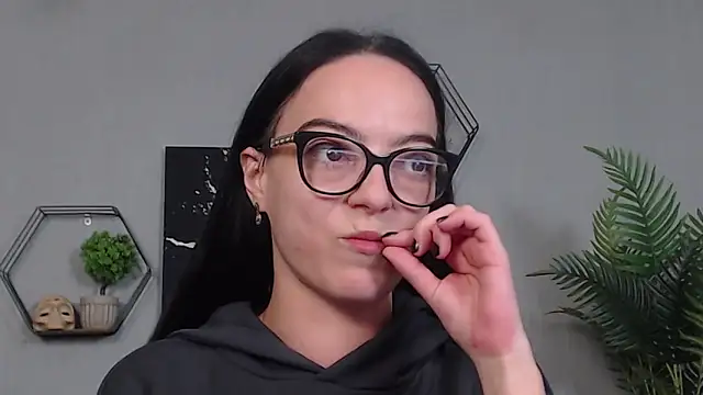 Snapshot of IzabelllNoir chatting on May 2026 07:58:01 AM IzabelllNoir online show from May 2026 07:58:01 AM