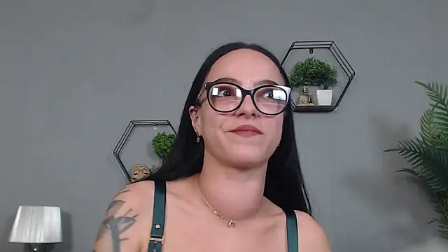 Snapshot of IzabelllNoir chatting on May 2026 02:45:01 PM IzabelllNoir online show from May 2026 02:45:01 PM