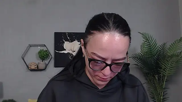 Snapshot of IzabelllNoir chatting on May 2026 10:00:01 AM IzabelllNoir online show from May 2026 10:00:01 AM