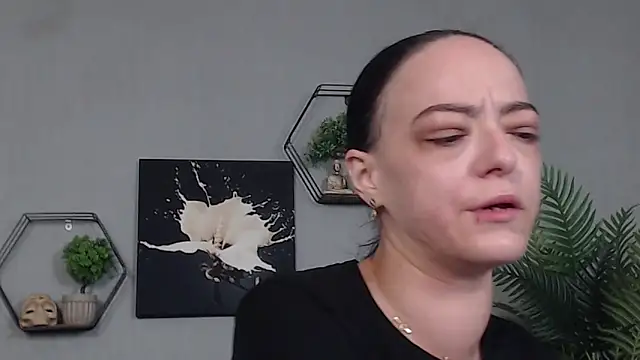 Snapshot of IzabelllNoir chatting on May 2026 09:15:02 AM IzabelllNoir online show from May 2026 09:15:02 AM