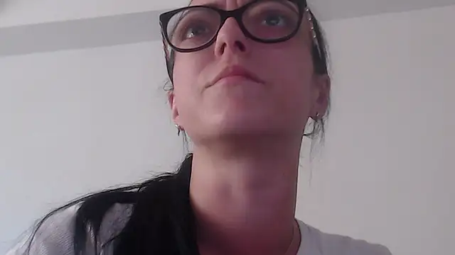 Snapshot of IzabelllNoir chatting on May 2026 12:02:02 PM IzabelllNoir online show from May 2026 12:02:02 PM