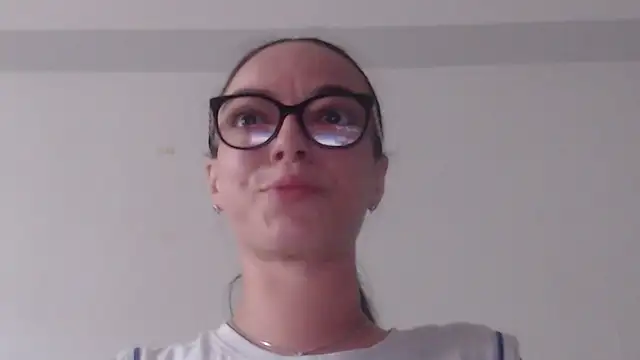 Snapshot of IzabelllNoir chatting on June 2026 06:49:02 AM IzabelllNoir online show from June 2026 06:49:02 AM