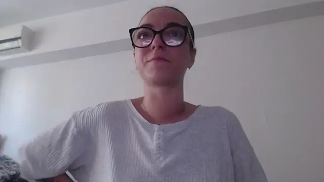 Snapshot of IzabelllNoir chatting on June 2026 08:02:02 AM IzabelllNoir online show from June 2026 08:02:02 AM