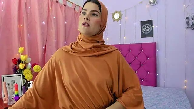 Snapshot of AishaAmin_ chatting on December 2024 03:44:01 PM AishaAmin online show from December 2024 03:44:01 PM