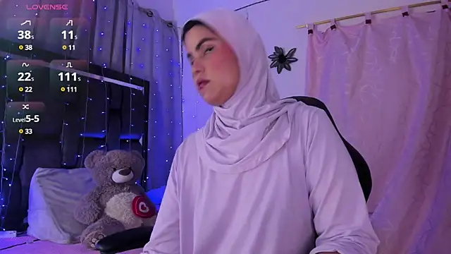 Snapshot of AishaAmin_ chatting on December 2024 03:42:02 PM AishaAmin online show from December 2024 03:42:02 PM