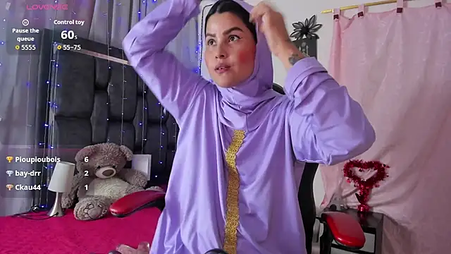Snapshot of AishaAmin_ chatting on September 2025 03:06:02 AM AishaAmin online show from September 2025 03:06:02 AM