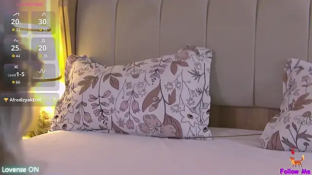 Snapshot of SerenaBennet chatting on November 2025 11:53:01 AM SerenaBennet online show from November 2025 11:53:01 AM