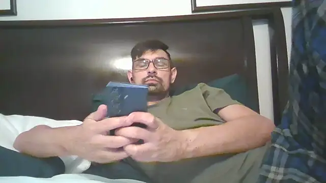 Snapshot of spence204011 chatting on April 2026 01:54:01 AM spence204011 online show from April 2026 01:54:01 AM