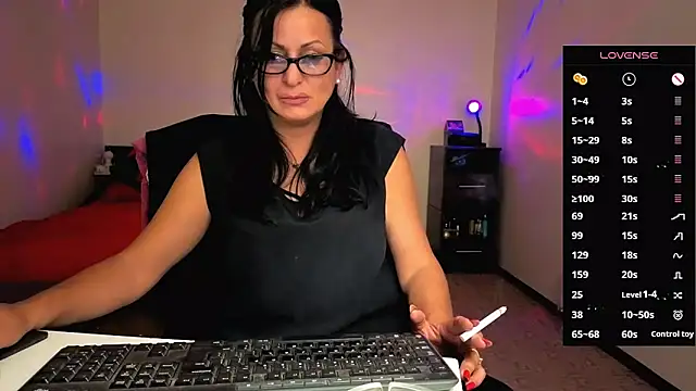 Snapshot of YourDreamLoverr chatting on September 2025 10:35:02 PM YourDreamLoverr online show from September 2025 10:35:02 PM