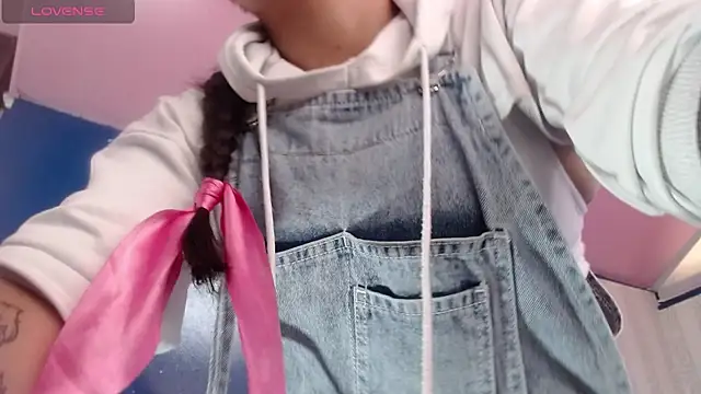 vitoria23  online show from December 2025 02:14:02 PM