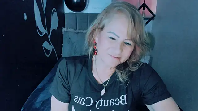 ScarletHoot  online show from December 2024 05:55:01 PM