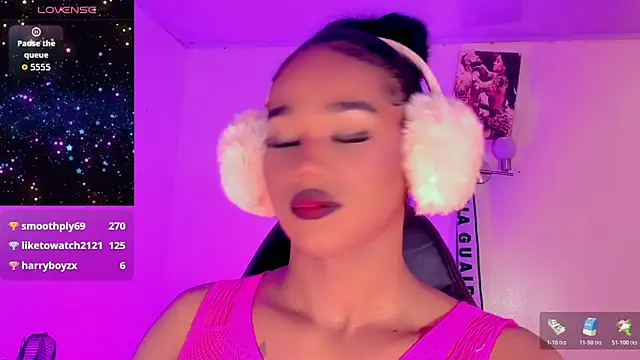 naomy  xx online show from December 2025 12:43:01 PM