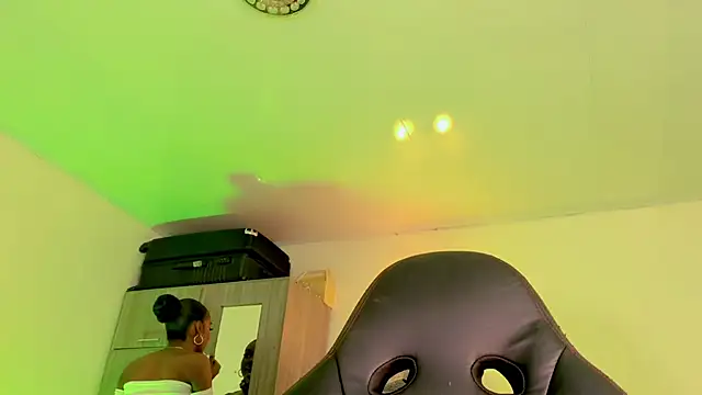 naomy  xx online show from March 2026 03:33:01 AM