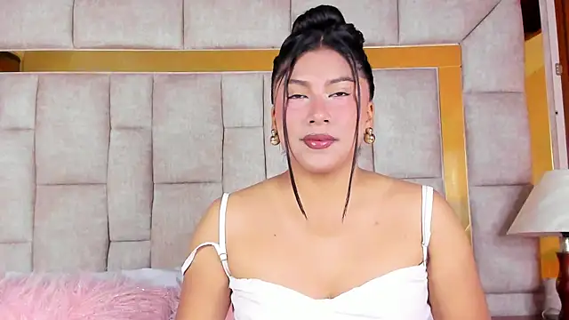 LinnaGardenia online show from April 2026 01:44:02 PM