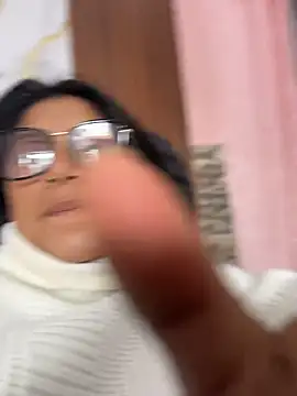 LinnaGardenia online show from April 2026 07:07:02 PM