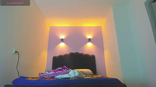 Sofia Clauss  online show from September 2025 03:40:02 AM