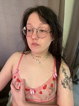 Snapshot of emigooflordXD chatting on February 2025 09:44:01 AM emigooflordXD online show from February 2025 09:44:01 AM