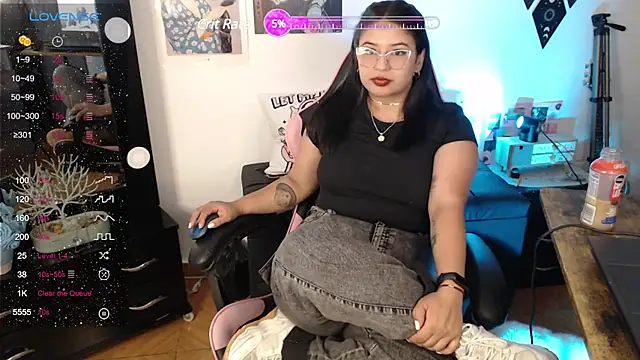 Snapshot of mollyshake1 chatting on January 2025 05:19:02 AM mollyshake1 online show from January 2025 05:19:02 AM