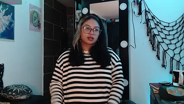 Snapshot of mollyshake1 chatting on October 2025 07:03:02 AM mollyshake1 online show from October 2025 07:03:02 AM