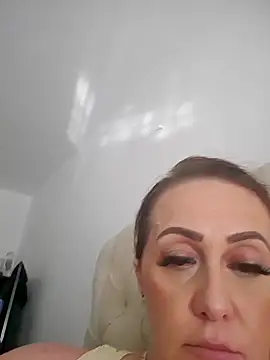 AvaLloyd online show from February 2025 04:13:02 PM