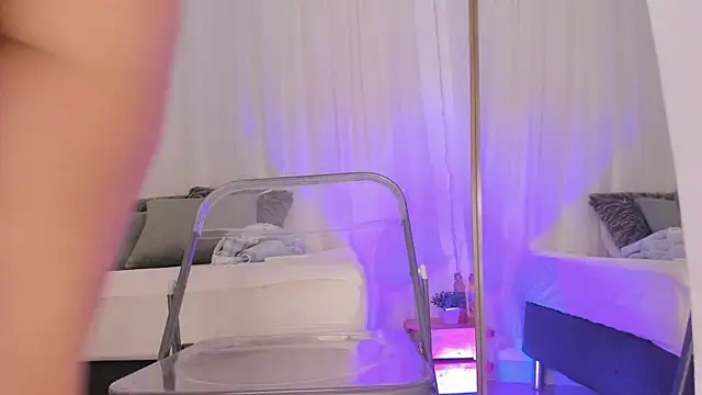 Petite Lucie online show from December 2024 10:08:02 PM