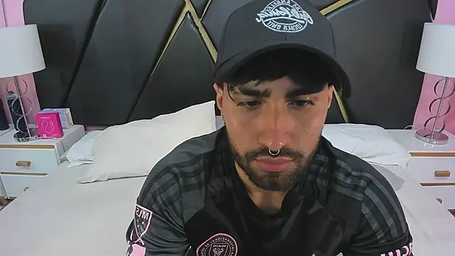 MilanZaire online show from November 2025 12:33:01 AM