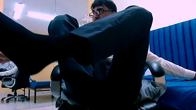 MilanZaire online show from January 2026 10:13:01 PM