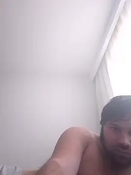 raducelfrumos99 online show from December 2025 11:37:01 AM