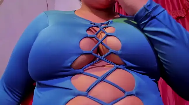 Snapshot of Kika_teem chatting on January 2025 03:45:01 AM Kika teem online show from January 2025 03:45:01 AM