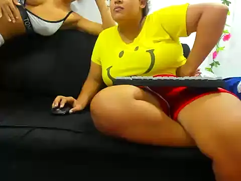 Snapshot of Kika_teem chatting on September 2025 02:38:02 AM Kika teem online show from September 2025 02:38:02 AM