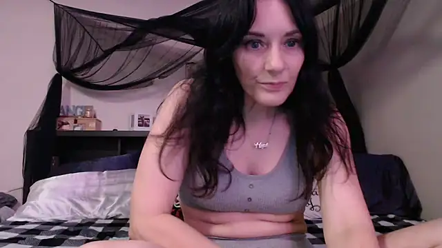 Snapshot of CrystalLakeXO chatting on July 2026 07:06:02 AM CrystalLakeXO online show from July 2026 07:06:02 AM