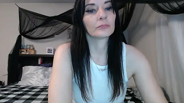 Snapshot of CrystalLakeXO chatting on July 2026 07:50:01 AM CrystalLakeXO online show from July 2026 07:50:01 AM